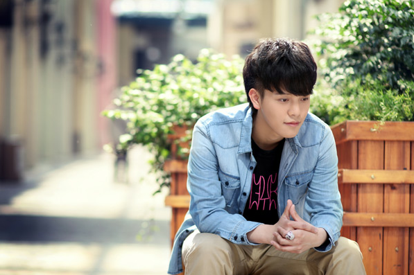 郑国锋(1991年9月9日),华语乐坛新人气歌手.