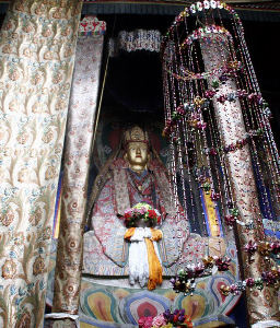 文成公主入吐蕃后与松赞干布举行了隆重的婚礼