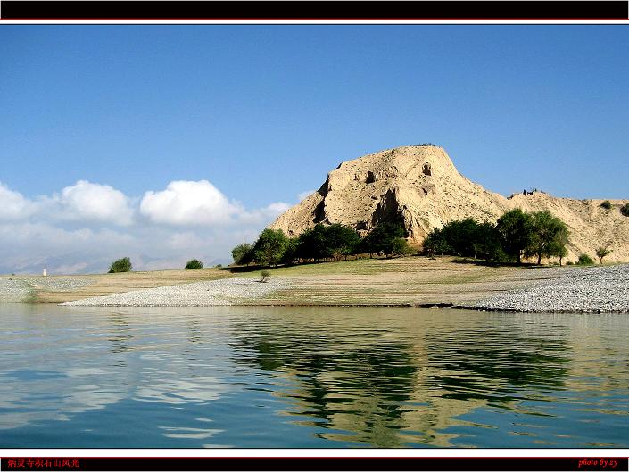 人民称"神山",主峰海拔6282米,东南横长14公里,宽约4公里,终年积雪