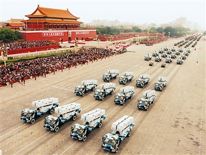 国庆50周年阅兵式上的反舰导弹