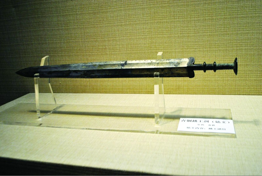 吴越剑,是一把战国时吴国贵族使用过的青铜剑,珍稀弥贵,倍为人们所