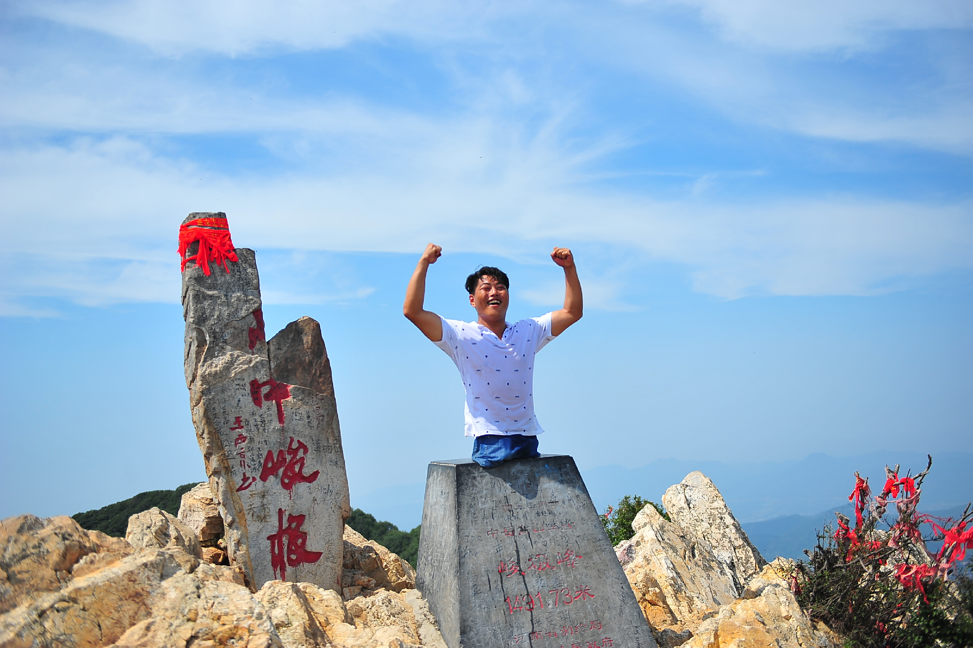 陈州, 著名励志演讲家,残疾歌手.