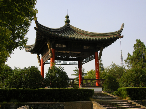 编辑词条 八宝亭如同虎丘之于苏州,五亭桥之于扬州一样,是宝应的象征