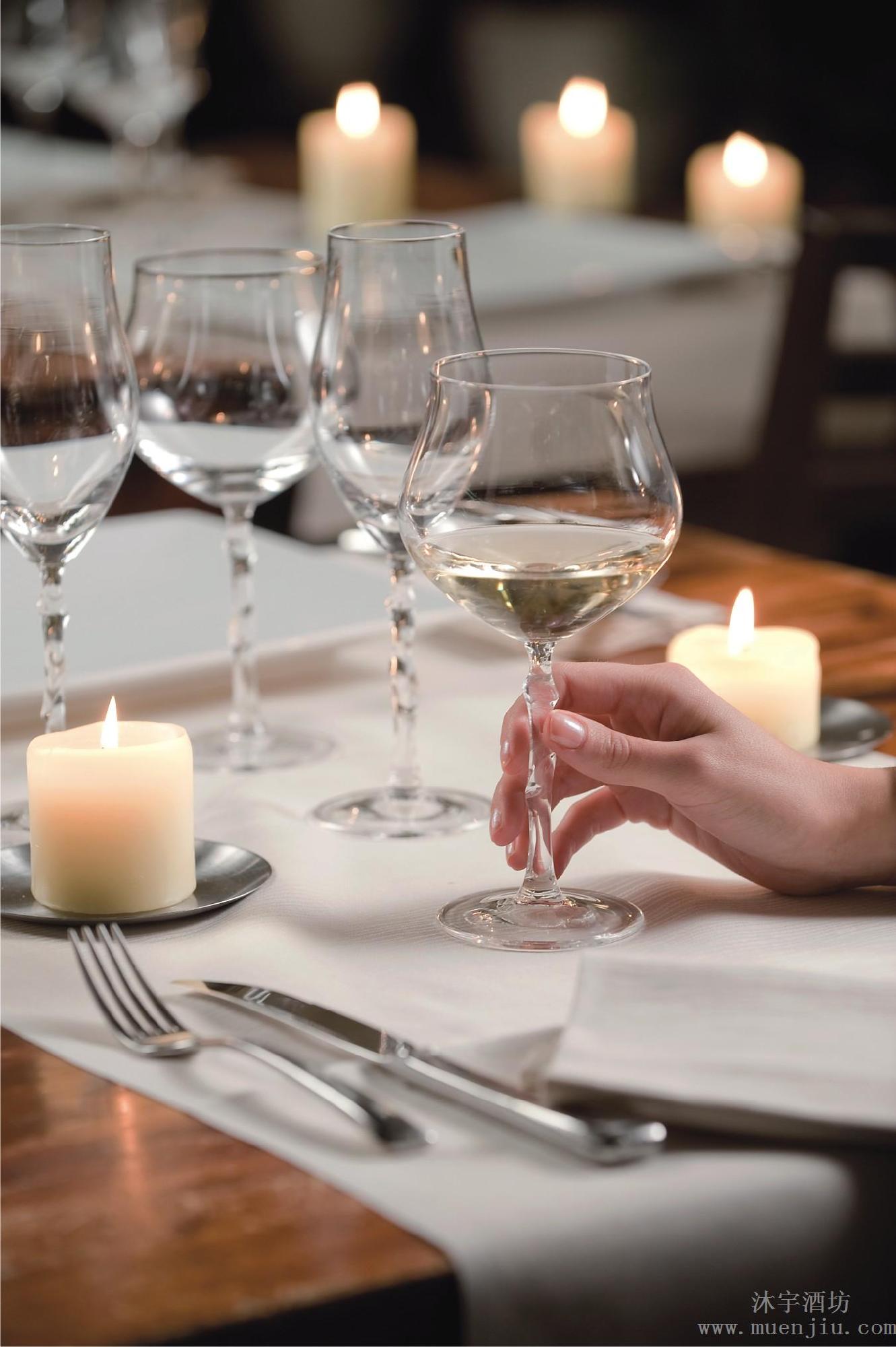 不同葡萄酒杯适配各类葡萄酒