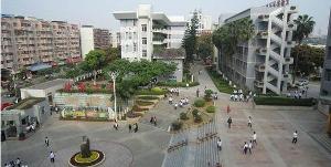 学校大门全景