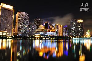湖畔夜景