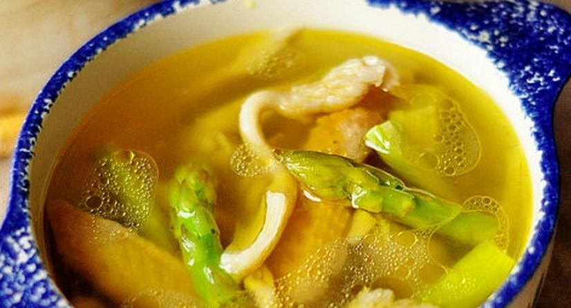 芦笋榆黄蘑炖鸡汤