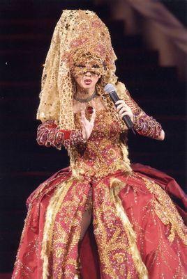 歌曲语言 : 粤语 所属专辑 : 似火探戈 歌曲原唱 : 梅艳芳 填词