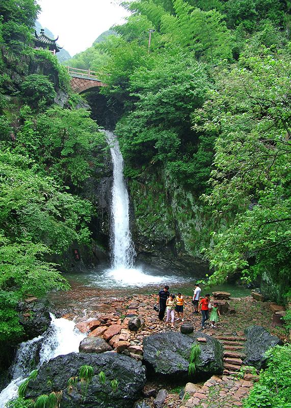 常山芙蓉湖景区位于浙江省衢州市常山县北芙蓉乡.