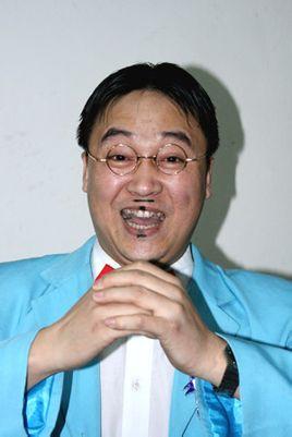 张小伟,本名张伟,著名二人转演员,男,1972年3月6日出生,籍贯辽宁省