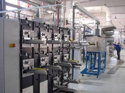 湿法纺丝湿纺不仅需要种类繁多,体积庞大的原液制备和纺前准备设备