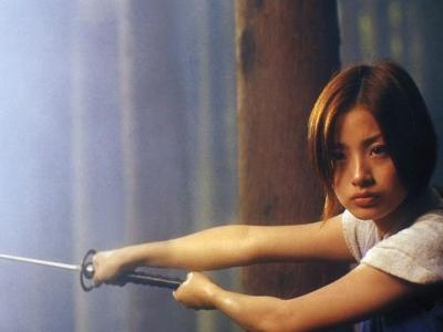 《百人斩少女》影片剧照(3)日本战国时期,皇权削弱,各路诸侯大名争端