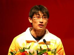 北京奥运会中国体育代表团运动员胡凯做报告