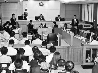 “岁月”号客轮沉船事故公审现场