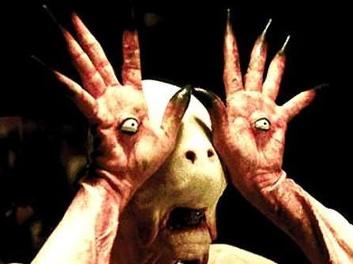 《潘神的迷宫》照片(3)潘神的造型服装由海绵材料制成,而羊角则是用