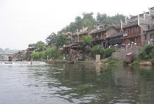 水上吊脚楼