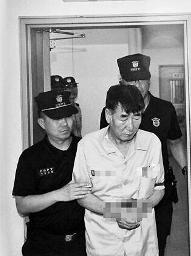 “岁月”号船长李俊锡被押送前往法院