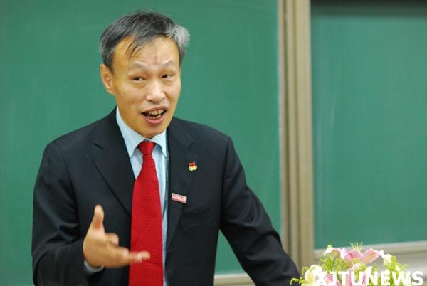 中文名朱苏力招生事件时间2004年人物甘德怀,朱苏力内容质疑考试的