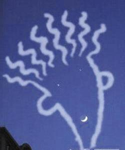 双星伴月笑脸