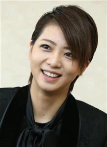 礼真琴(12月2日),日本演员,现为宝冢歌剧团星组男役.