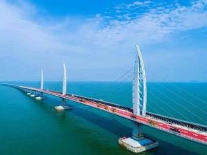 港珠澳大桥江海直达船航道特大桥