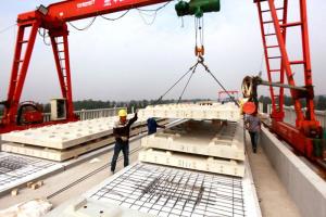 鲁南高铁无砟轨道施工持续推进
