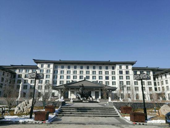 保定华中假日酒店,2003年底建成,2004年元月1日正式营业.