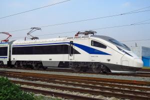 正在北京环铁测试中的CR200J-3002号机车