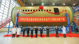 CR929项目复材前机身攻关全尺寸筒段下线