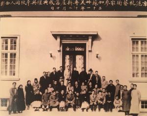 男女学生合照