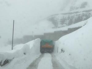 2019年2月下旬雪后通往墨脱的扎墨公路