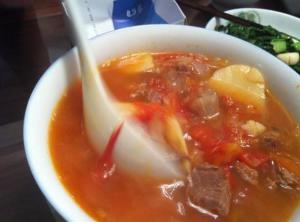 番茄洋葱牛肉汤的做法 300