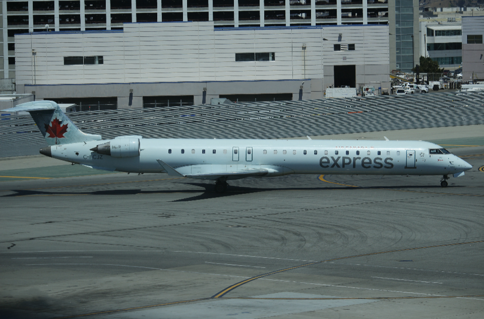crj900