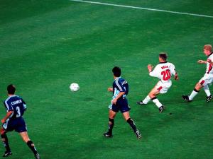 1998年世界杯，欧文一路狂奔过半场破门