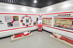 “应急救护一体机”走进北京校园