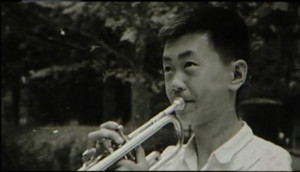 青年崔健吹小号