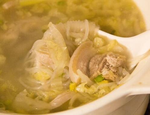 如何做猪肉炖酸菜 0