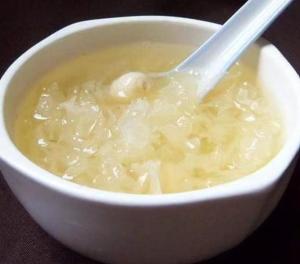银耳莲子羹