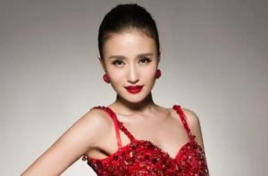 万美汐