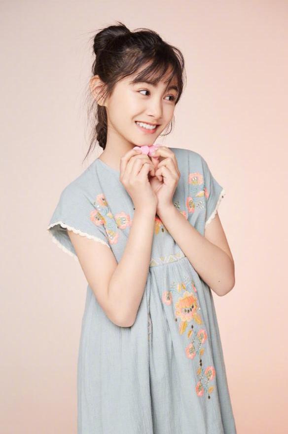 张籽沐2009年6月,签约中国唯一模特网;9月签约北京中视华艺文化传播