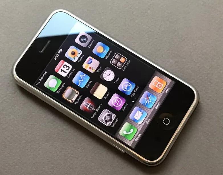 苹果哪一年出的手机 0