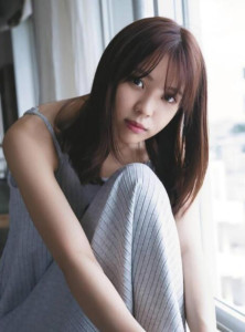 小林由依