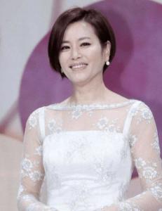 甄美里