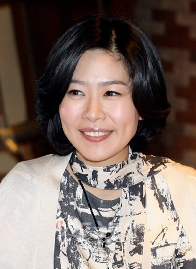 金智英
