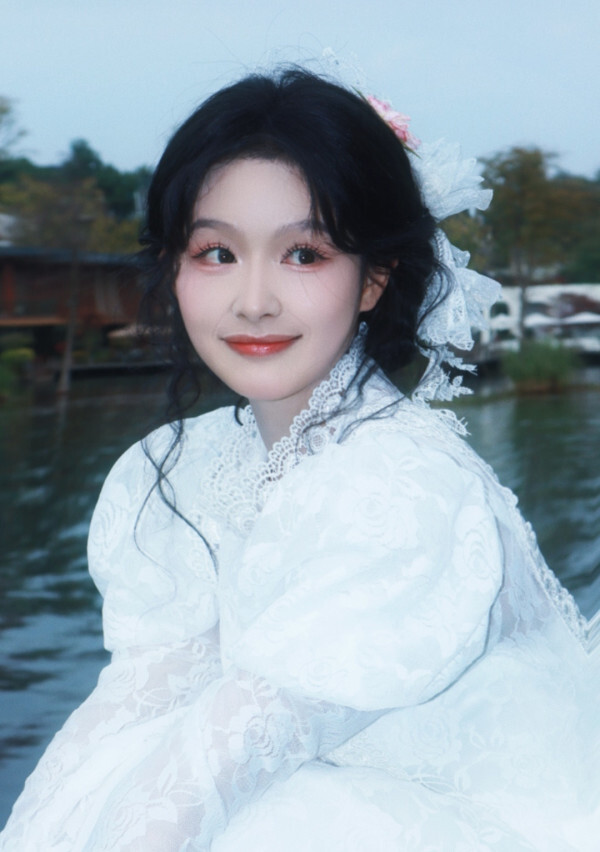 余茵