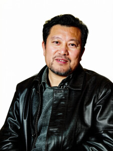 何伟