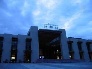 K9821次列车起点站——拉萨火车站
