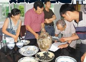 专家进行鉴定