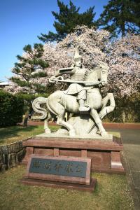 日本福井县厅前的结城秀康像
