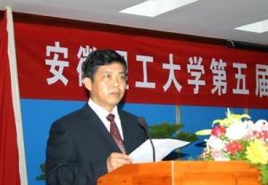 颜事龙
